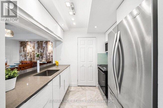 Photo - 285 Enfield Pl Unit 1611