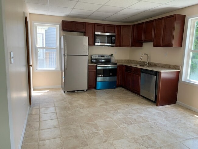 Kitchen - 27 Peckham St Apartments Unit 1