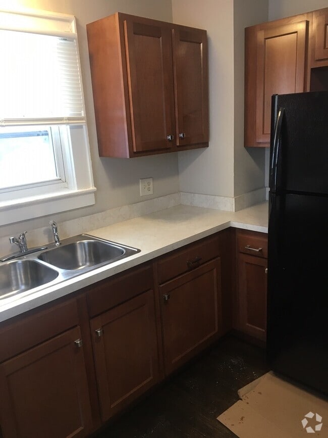 Building Photo - Spacious 3 Bed 1 Bath with Large Garage Rental