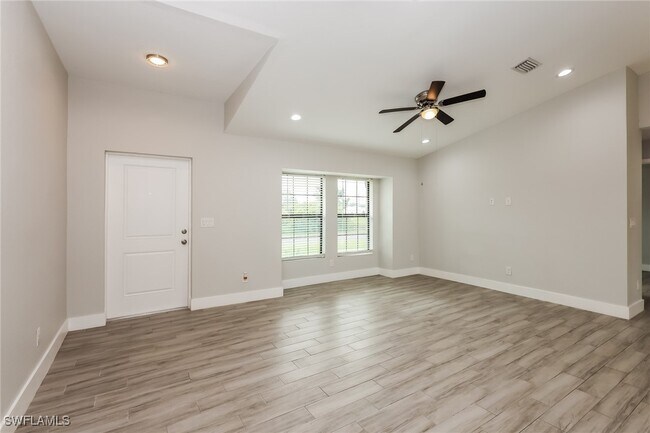 Photo - 524 Lone Star Ln