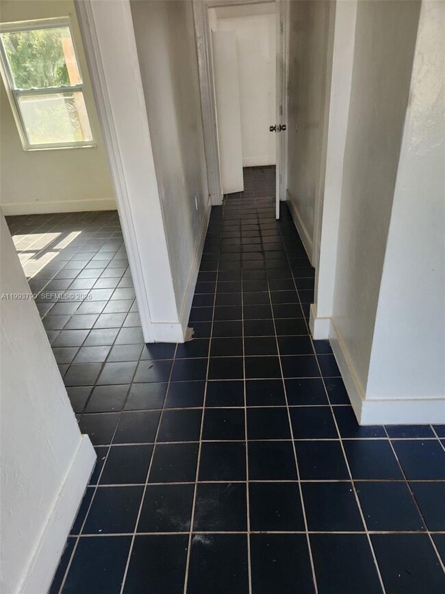 Photo - 10 NW 28th Way