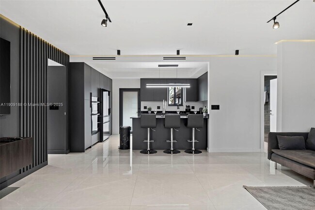 Photo - 1101 N 14th Ave