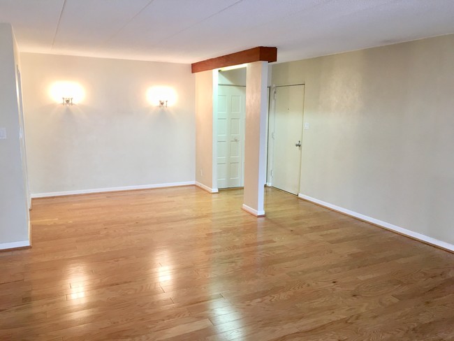 Dining area - 510 N Lemon St Condominio Unidad D5