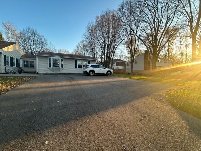 Photo - 183 E Main St