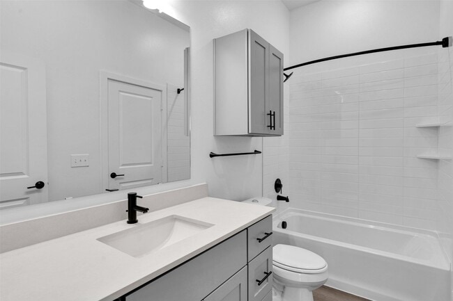 Building Photo - 1584 Bernard St Rental