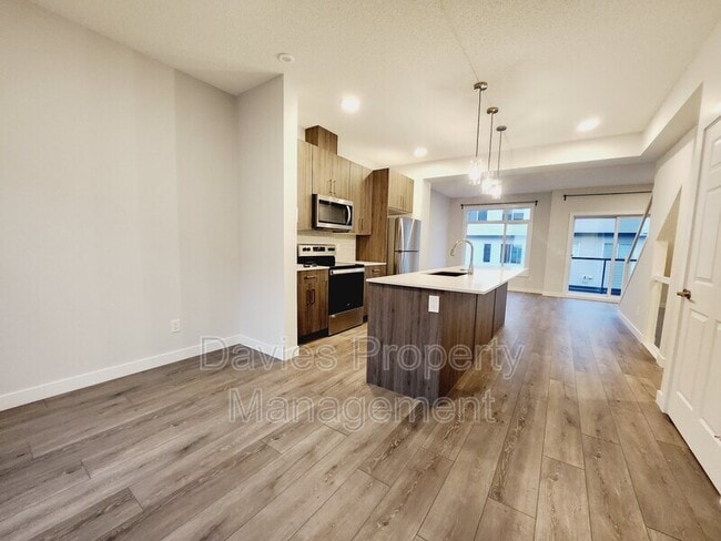 Photo - 804 Welsh Dr SW