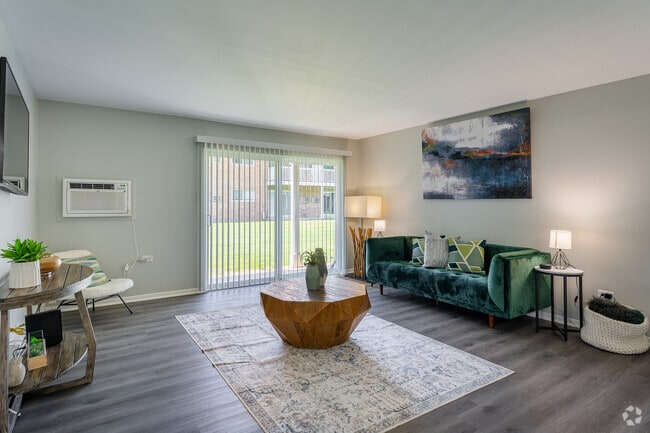 1BR, 1BA - 800SF