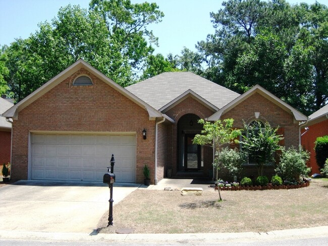 Building Photo - Convenient 3BR/2BA in Homewood