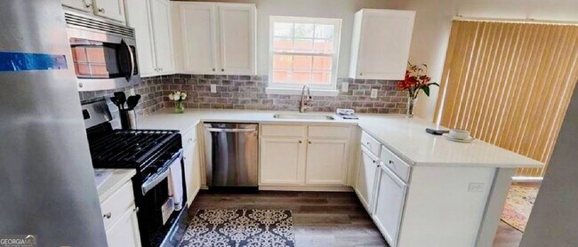 Photo - 1133 Hawthorn Ln