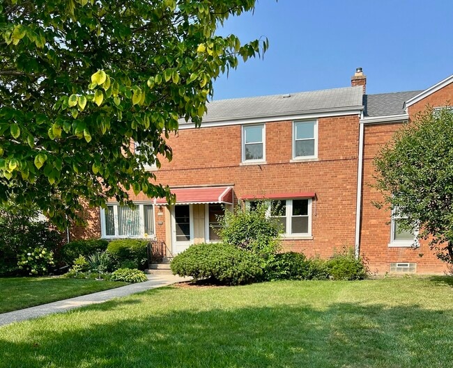 Building Photo - 7224 W Summerdale Ave Rental