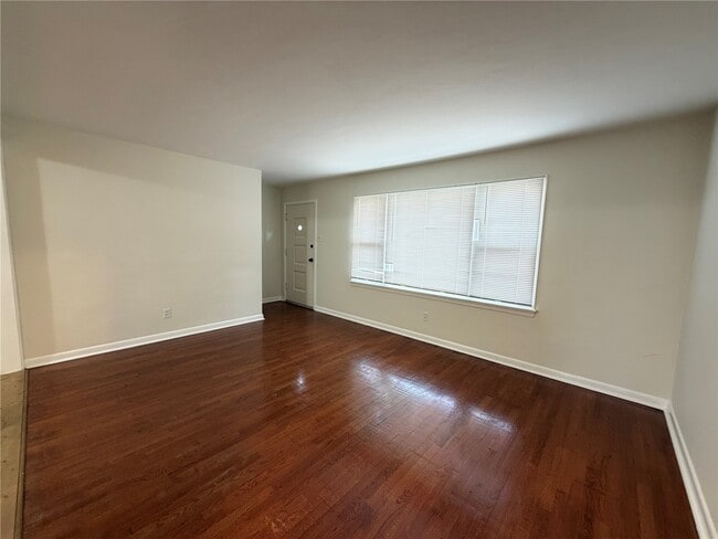 Photo - 854 Loekes Dr