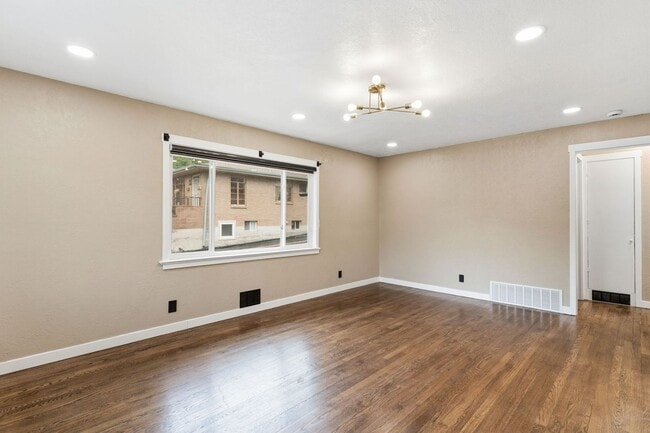 Photo - 405 Wilhelmia Ave