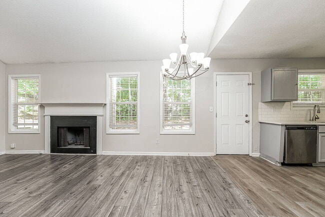 Photo - 2404 Rambling Way