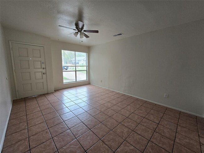 Photo - 1109 Village Green Dr