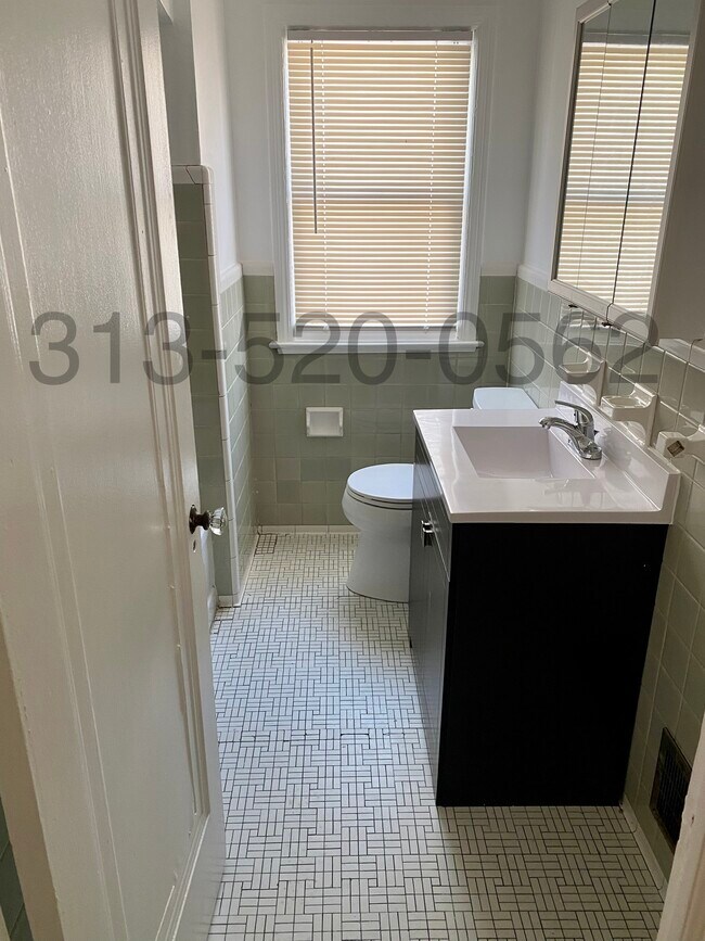 Photo - 20567 Waltham St