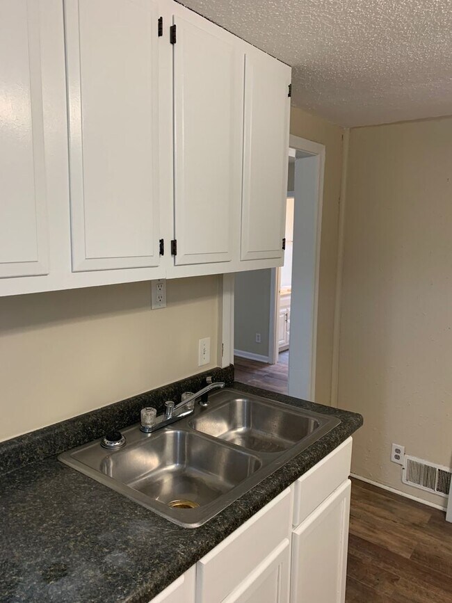 Great 3 bedroom duplex in Minneapolis! Rental For Rent in Minneapolis, MN