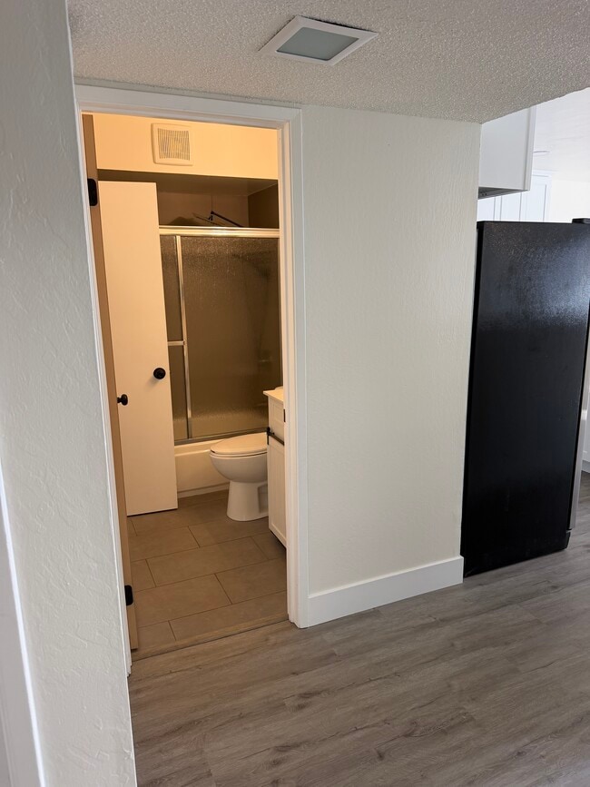Baño de la planta baja - 5128 Greenberry Dr Unidad 5128 Greenberry Drive