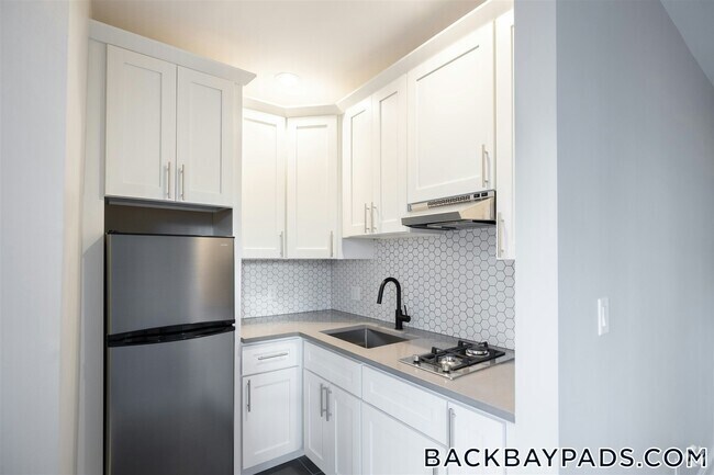 Building Photo - 158 St Botolph St Rental