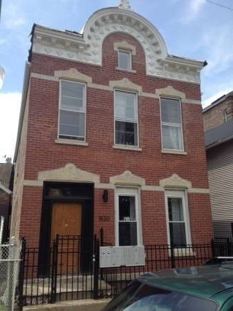 Building Photo - Pilsen 1820 Throop