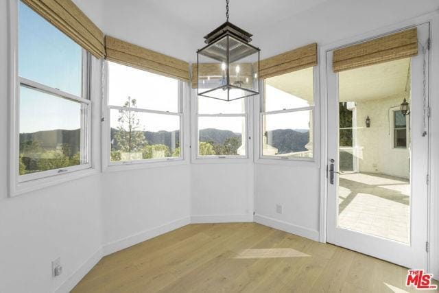 Building Photo - 2020 Palisades Dr