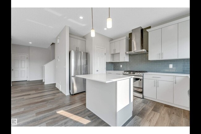 17636-17649 49 St NW