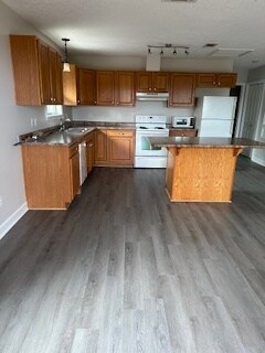 Kitchen - 5231 Soundside Dr