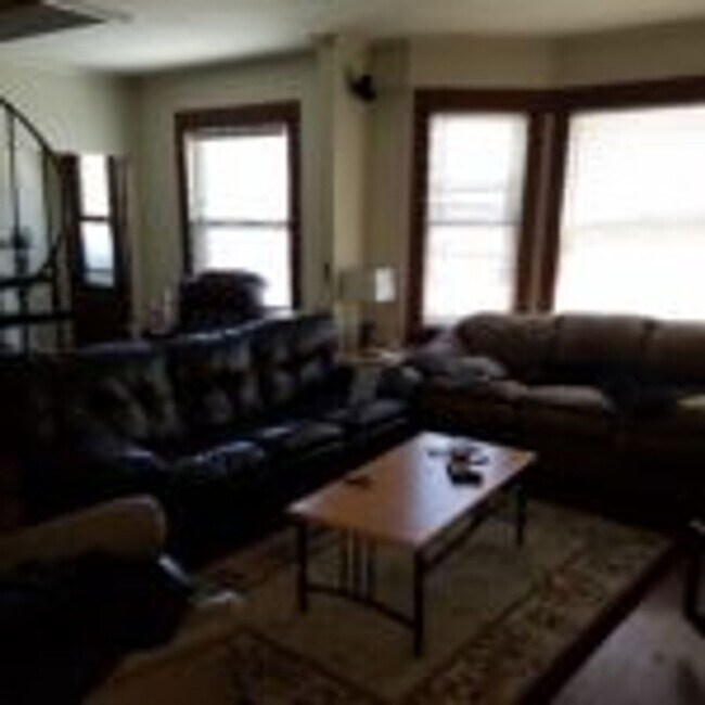 Photo - 2579-81 N. Frederick Ave. Unidad Upper