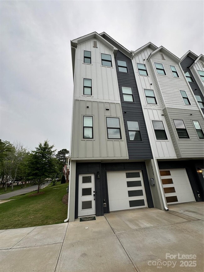 Photo - 2009 Hamorton Pl