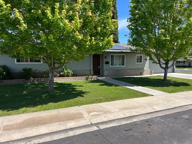 Photo - 618 Madsen Dr