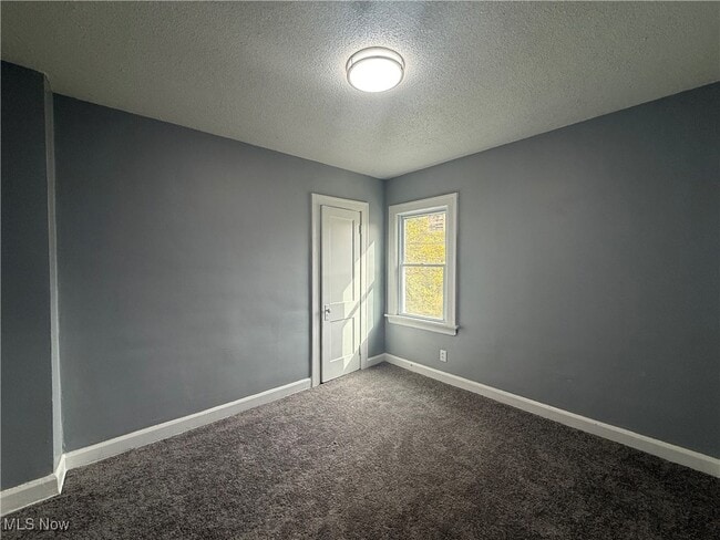 Photo - 11205 Notre Dame Ave Unit Down