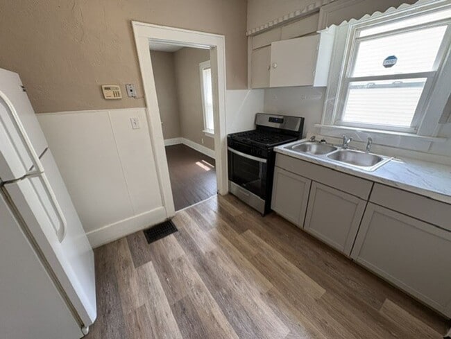 Photo - Updated 2-Bedroom Akron Home with Large Detached Garage