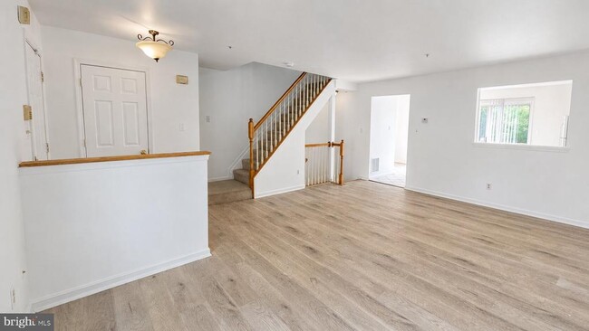 120 Royalty Cir