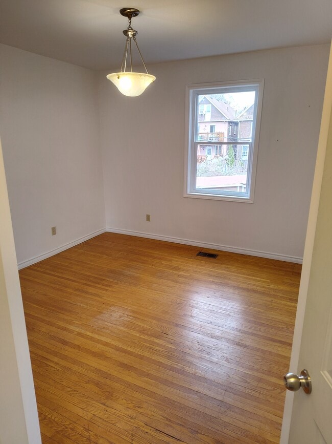 Building Photo - 125 Mavety St Unit 1