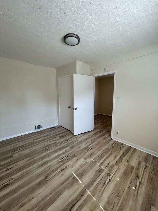 Photo - 5355 Helen Ave