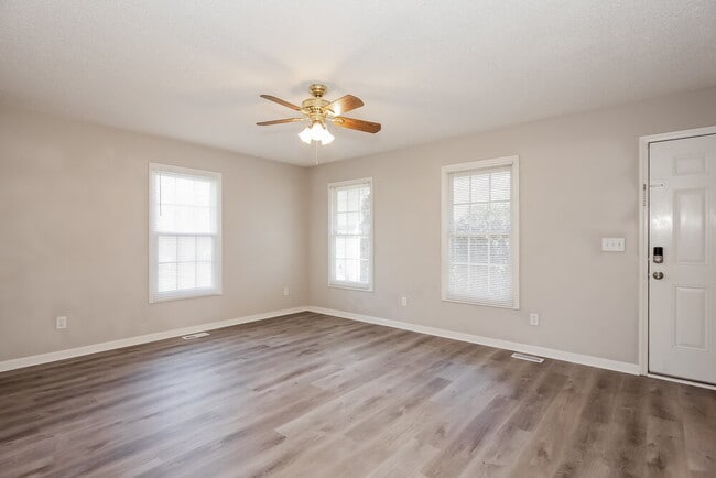 Photo - 201 Linville Ct