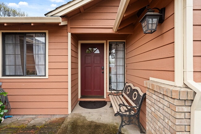 Photo - 2360 Temple Dr