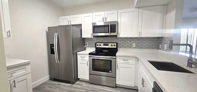 Building Photo - 521 Villa Del Sol Cir