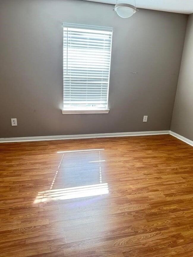 Building Photo - 3922 Davenport St Rental