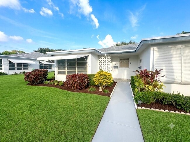 Building Photo - 1202 S Drive Cir