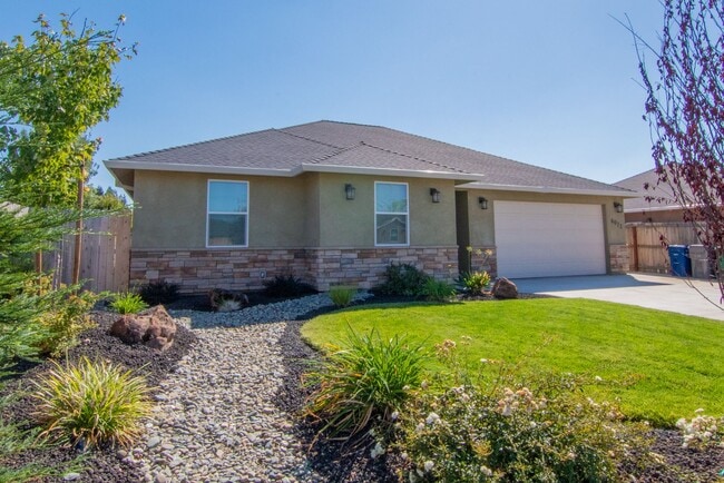 Building Photo - Recently constructed home