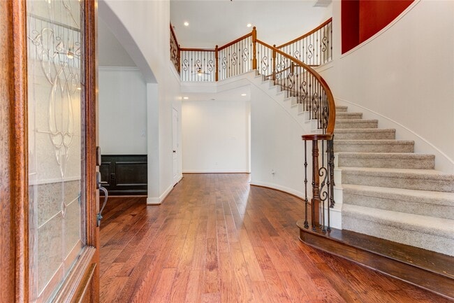 Photo - 1335 Altavilla Ln