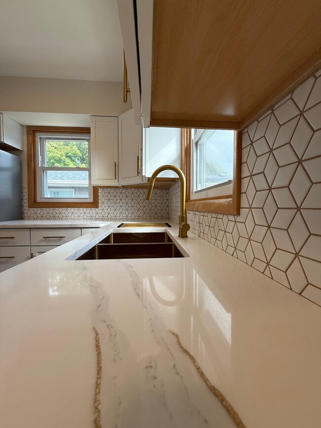 Photo - 568 Boyd St