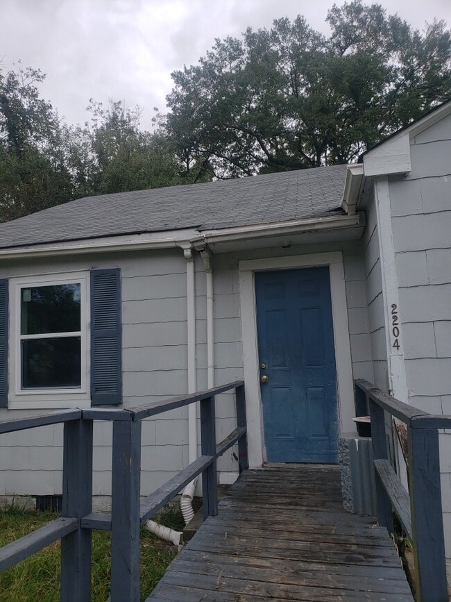 Photo - 2204 Sweet Briar Dr