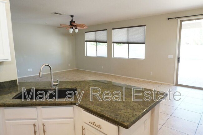 Photo - 203 W Cedar Dr