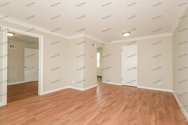 Photo - 520 W Ripa Ave