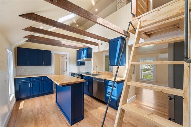 Photo - 32 Richmond St