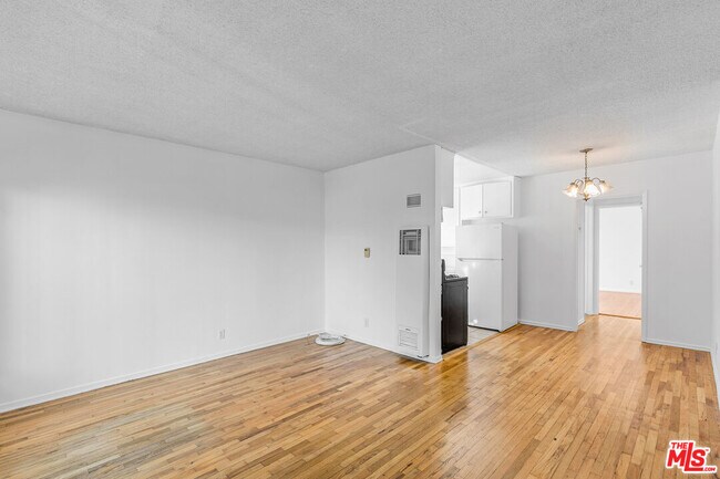 Photo - 1627 S Bundy Dr Unit 3