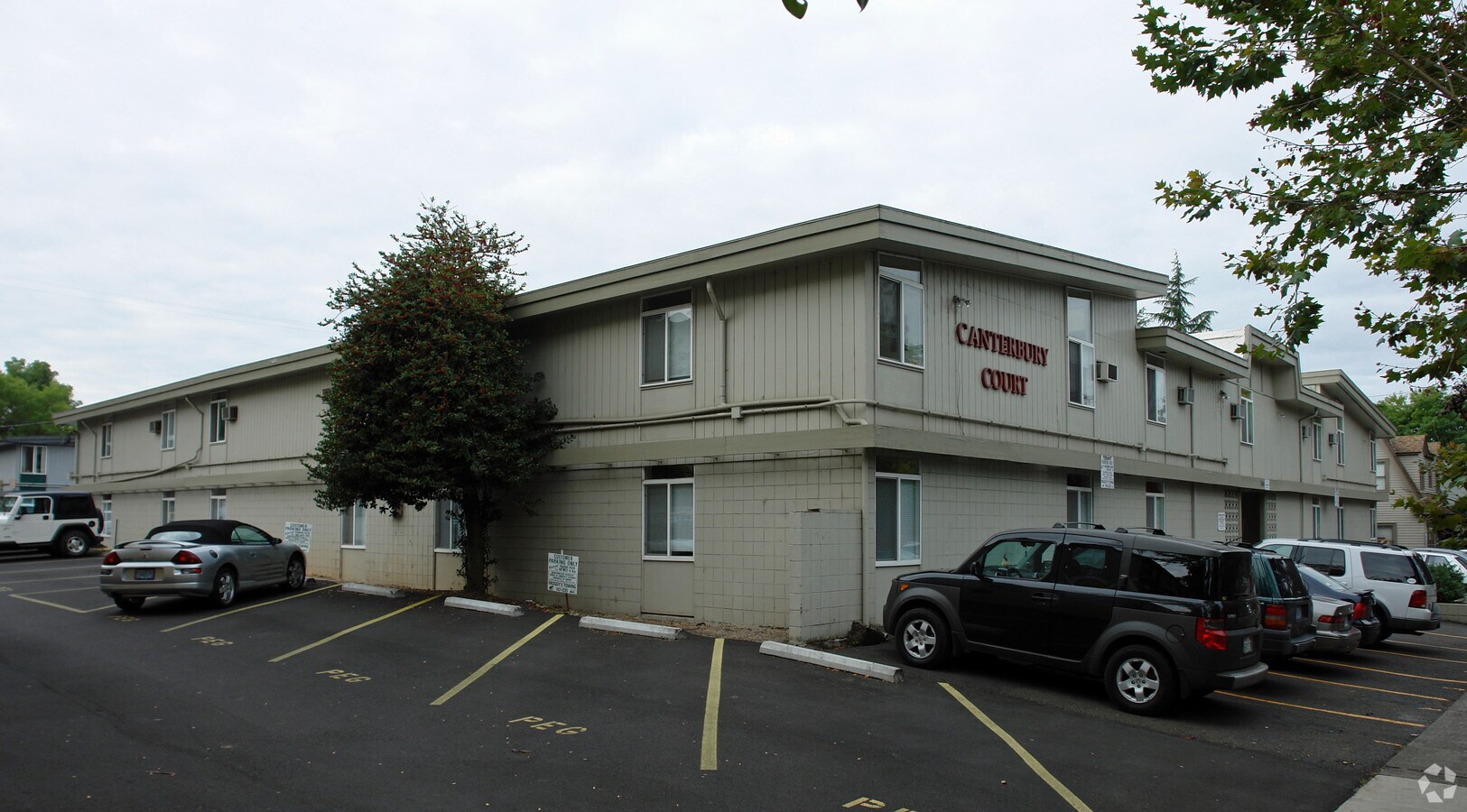Canterbury Court - Canterbury Court Apartments