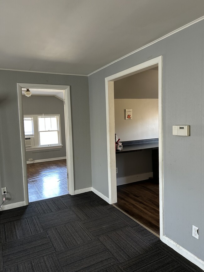 Building Photo - 1012 W Armstrong Ave Unit 1012-2