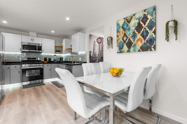 Kitchen & Dining area - 1430 N Kenmore Ave Apartments Unit 1430 Kenmore Ave